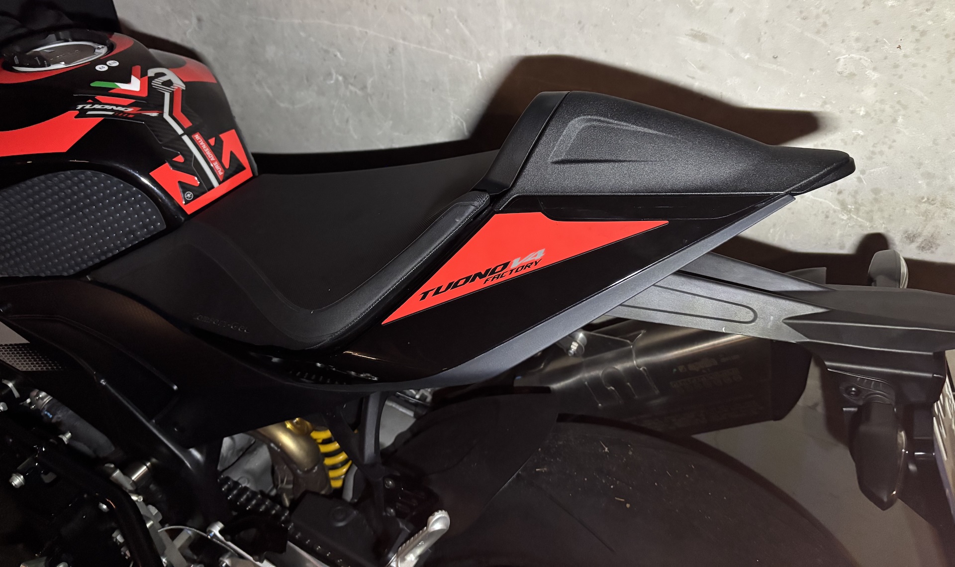 Taming the Tail: A Closer Look at the Evotech-Performance Pillion Seat Cover for Aprilia Tuono V4 Factory 1100